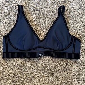 ALO Yoga Women's Airlift Line Up Bra